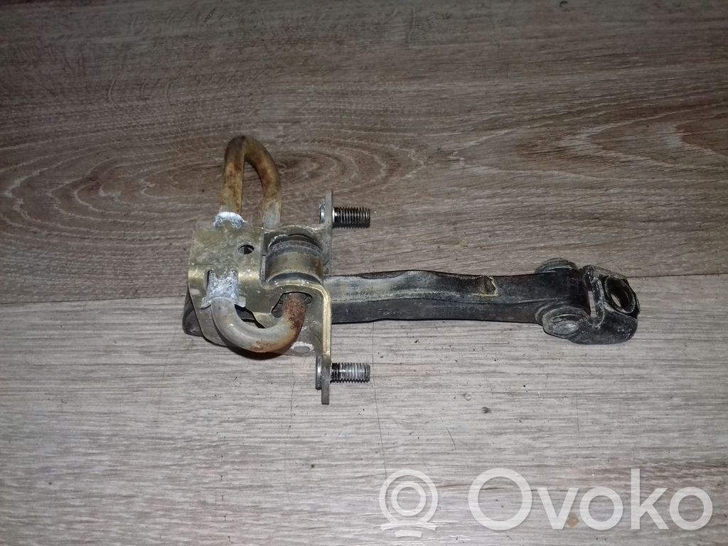 Volvo V70 Etuoven pidätin 