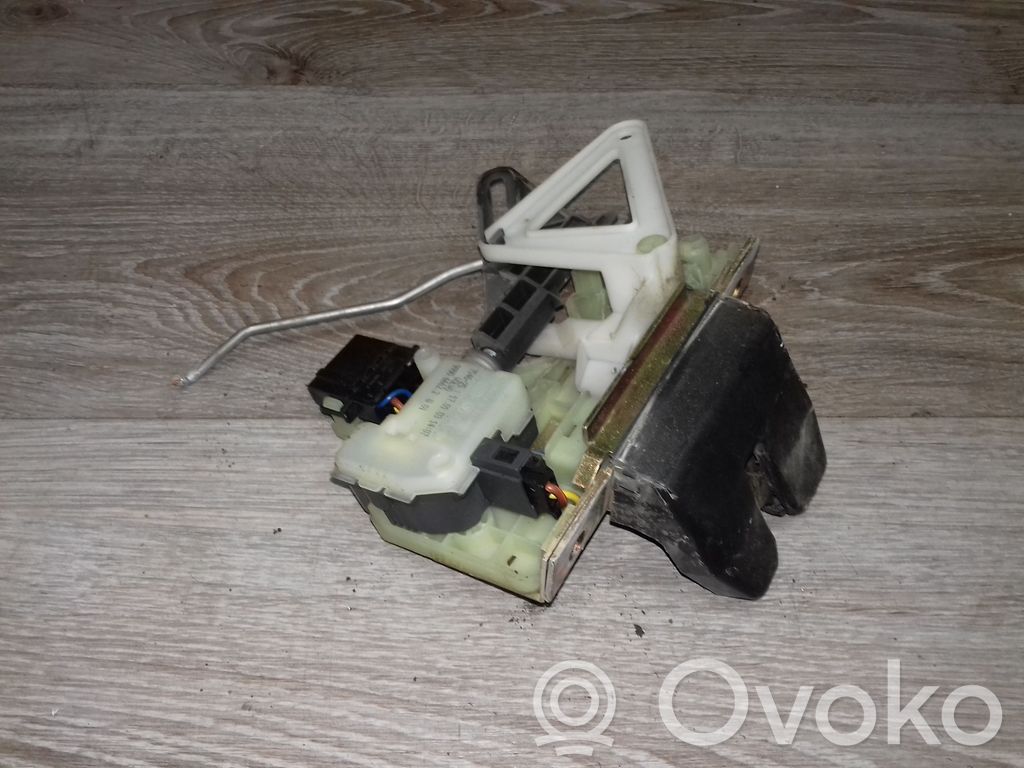 Aizmugurējā pārsega slēdzene   999066622