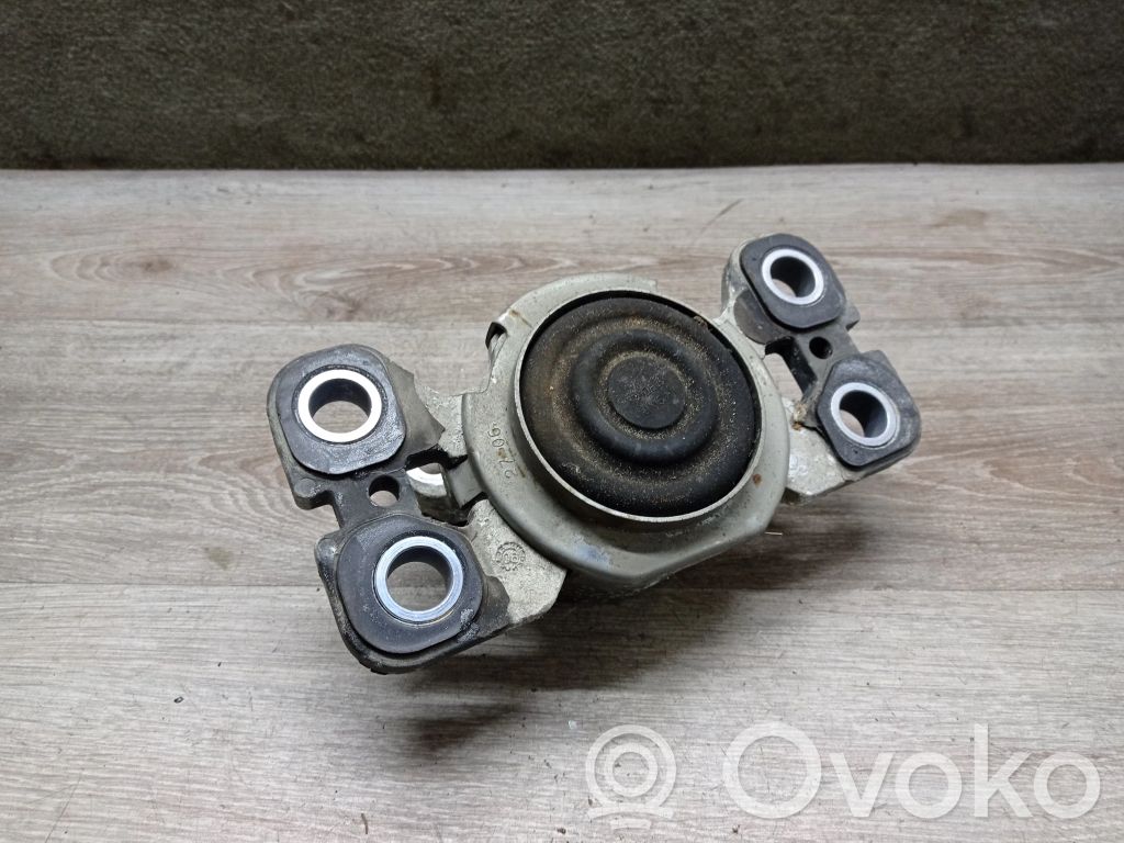 Engine mount bracket   6G927M121AC