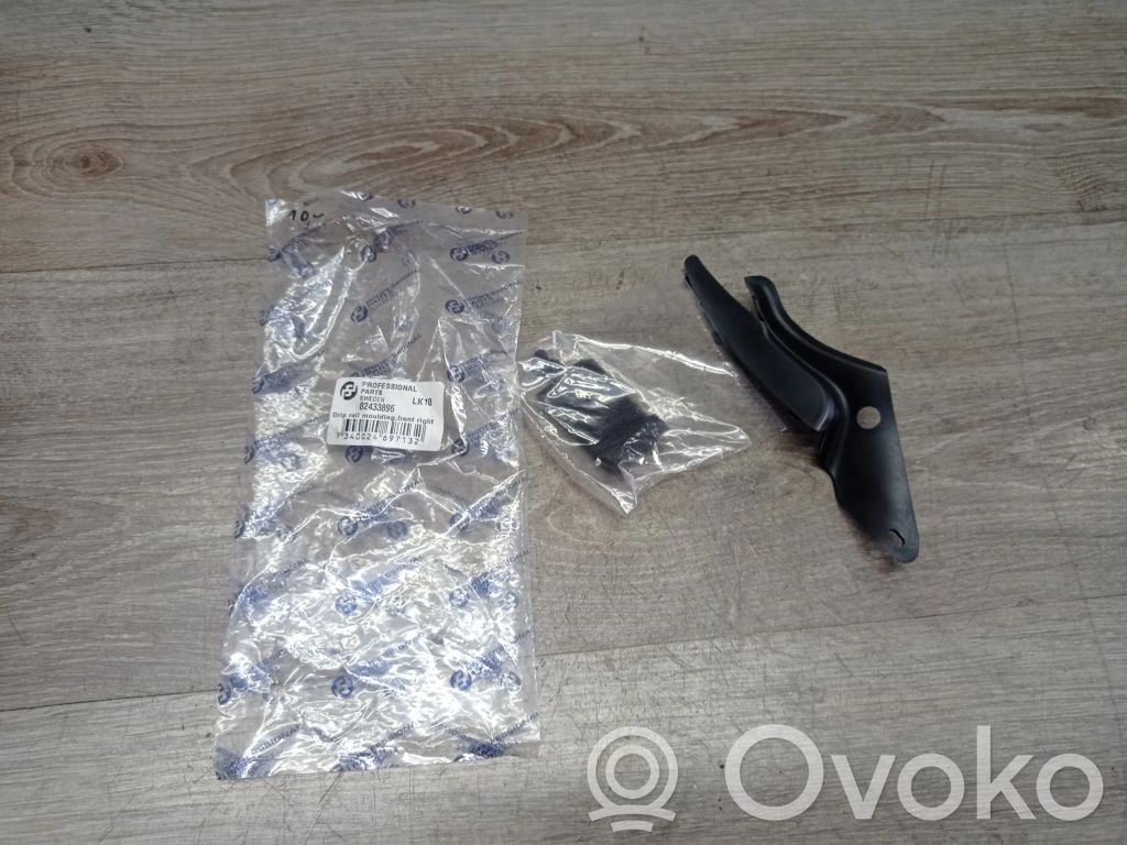 Volvo V70 Windshield trim 