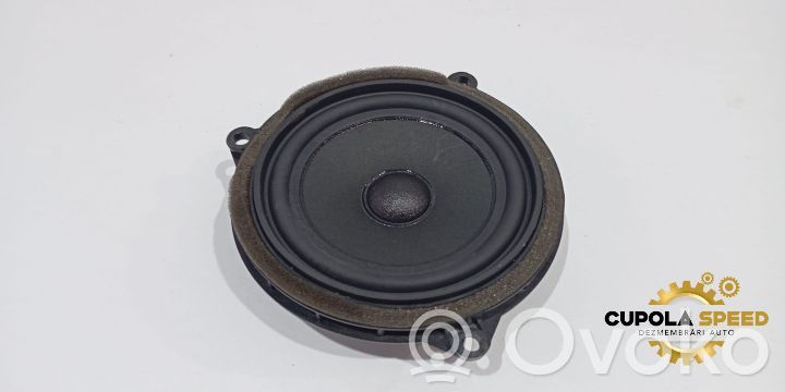 BMW 2 F46 Takaoven kaiutin 