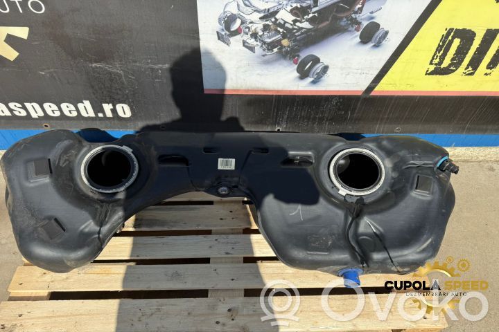 Fuel tank   6763843