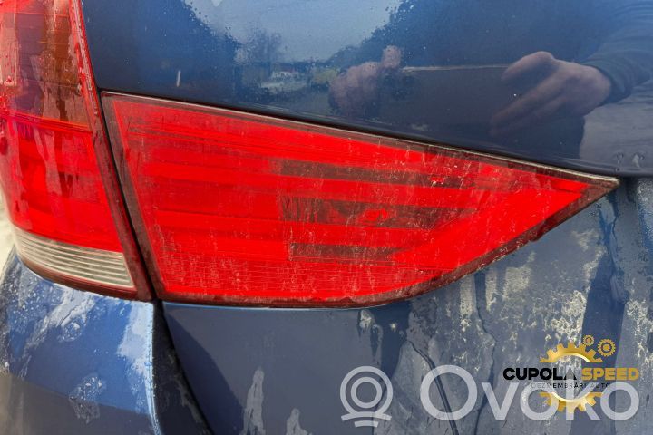 Tailgate rear/tail lights