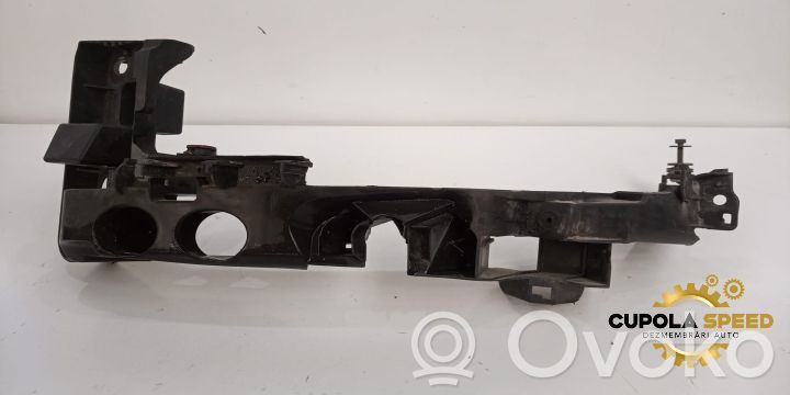 Headlight/headlamp mounting bracket   8P0805607