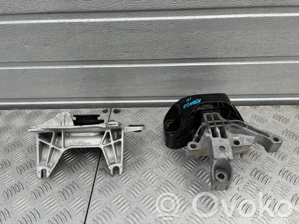 Renault Kangoo III Gearbox mounting bracket 
