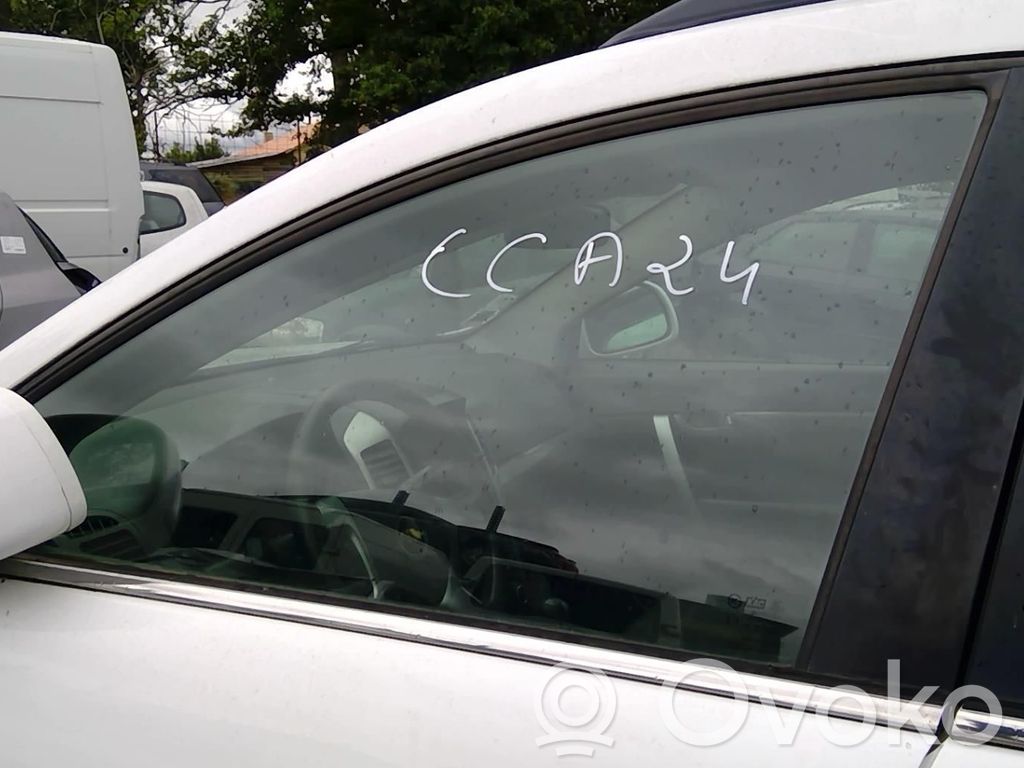 Chevrolet Captiva Front door window glass four-door 