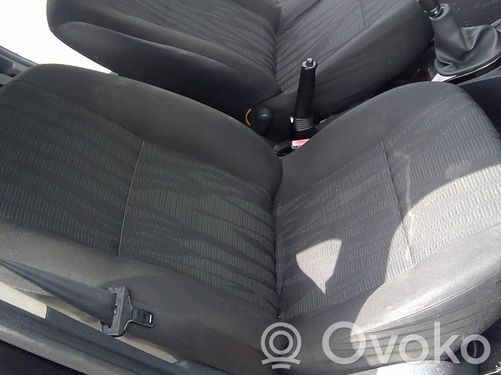 Dacia Duster Etumatkustajan istuin 