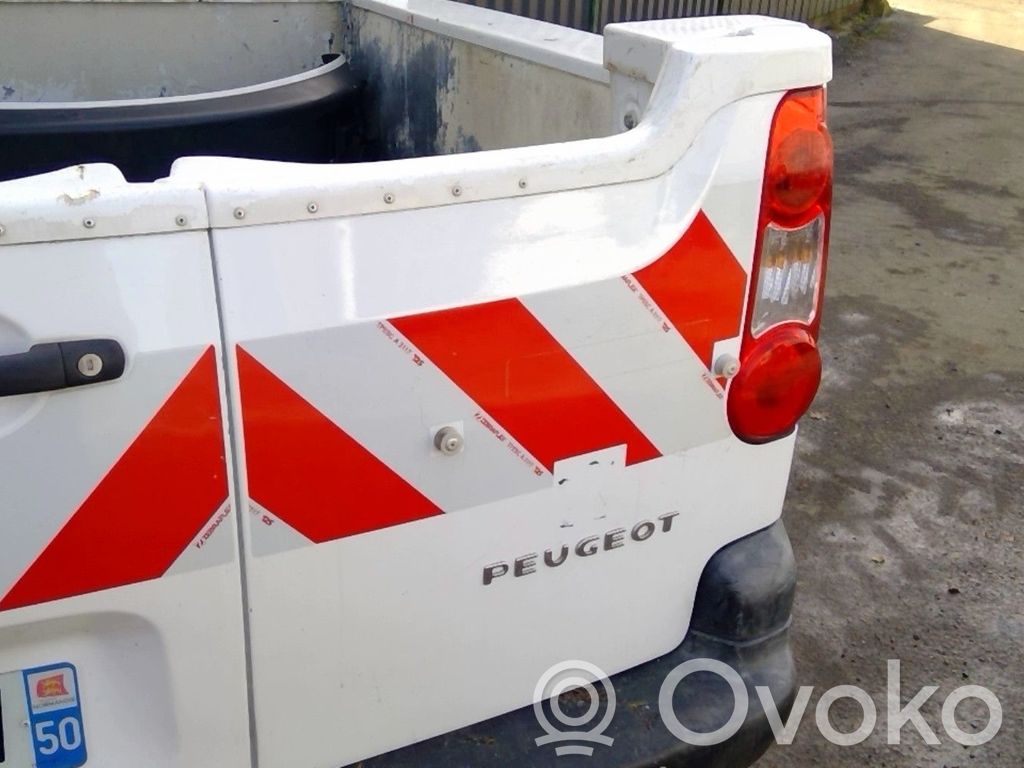 Peugeot Partner Puerta de carga trasera/atrás 