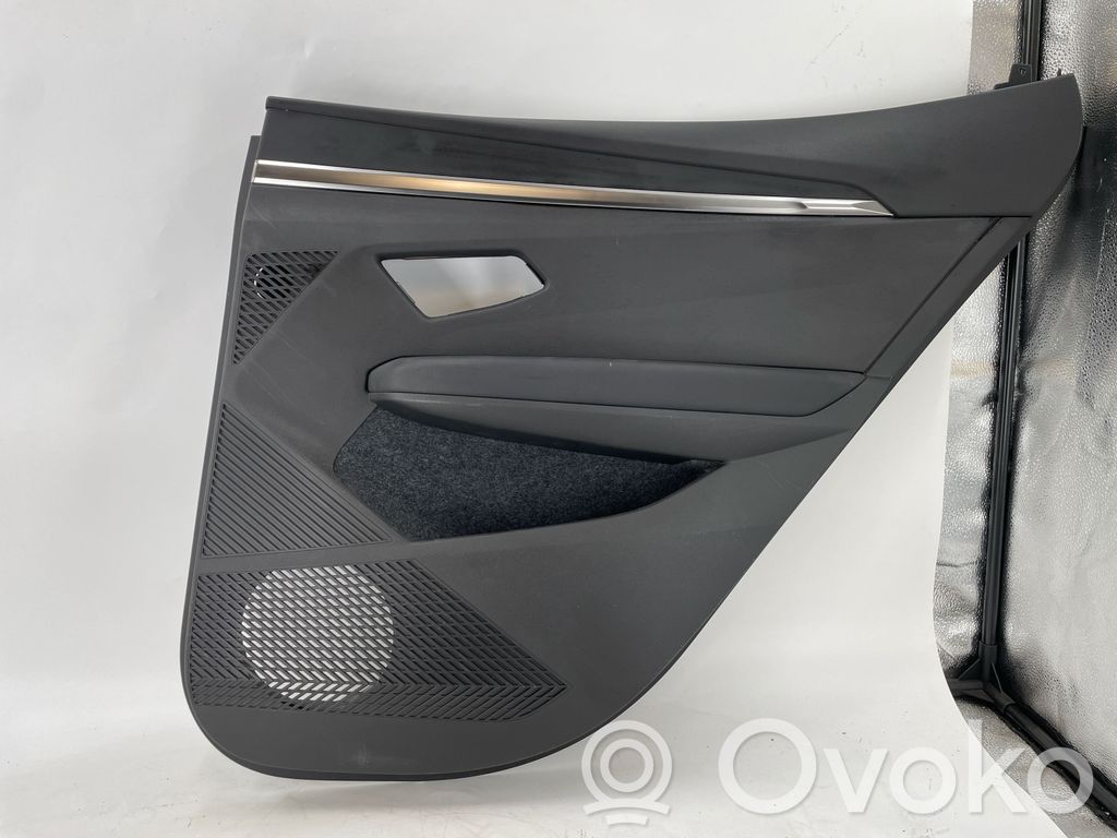Renault Megane E-Tech Обшивка задней двери 