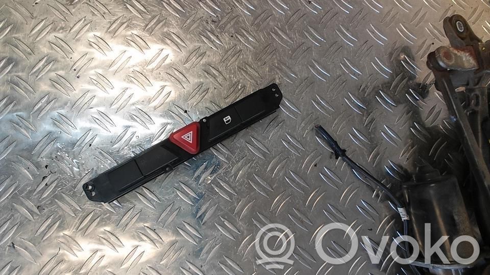 KIA Ceed Botón interruptor de luz de peligro 