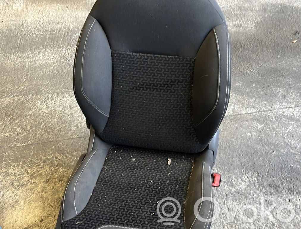 Citroen C3 Etumatkustajan istuin 