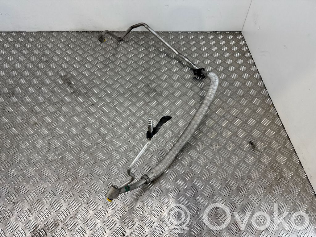 BMW 3 E46 Ilmastointilaitteen putki (A/C) 