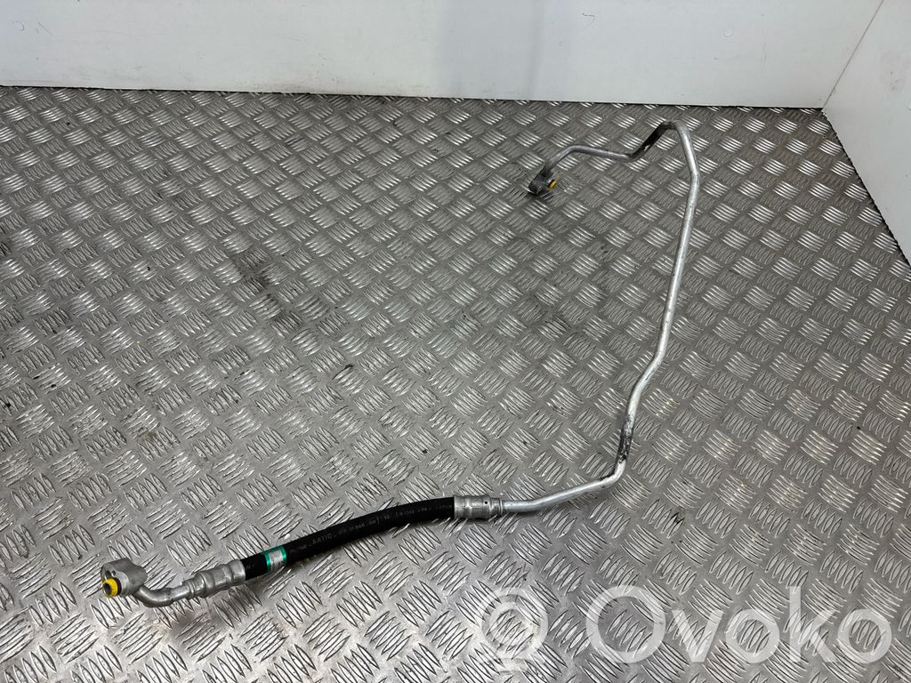 BMW 3 E46 Ilmastointilaitteen putki (A/C) 