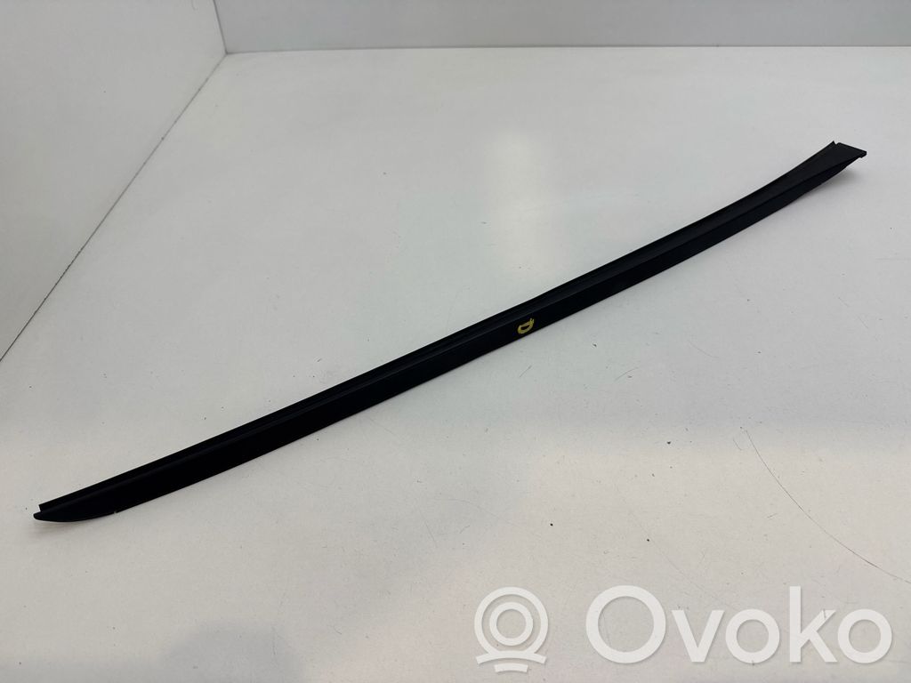 KIA Sorento Windshield trim 