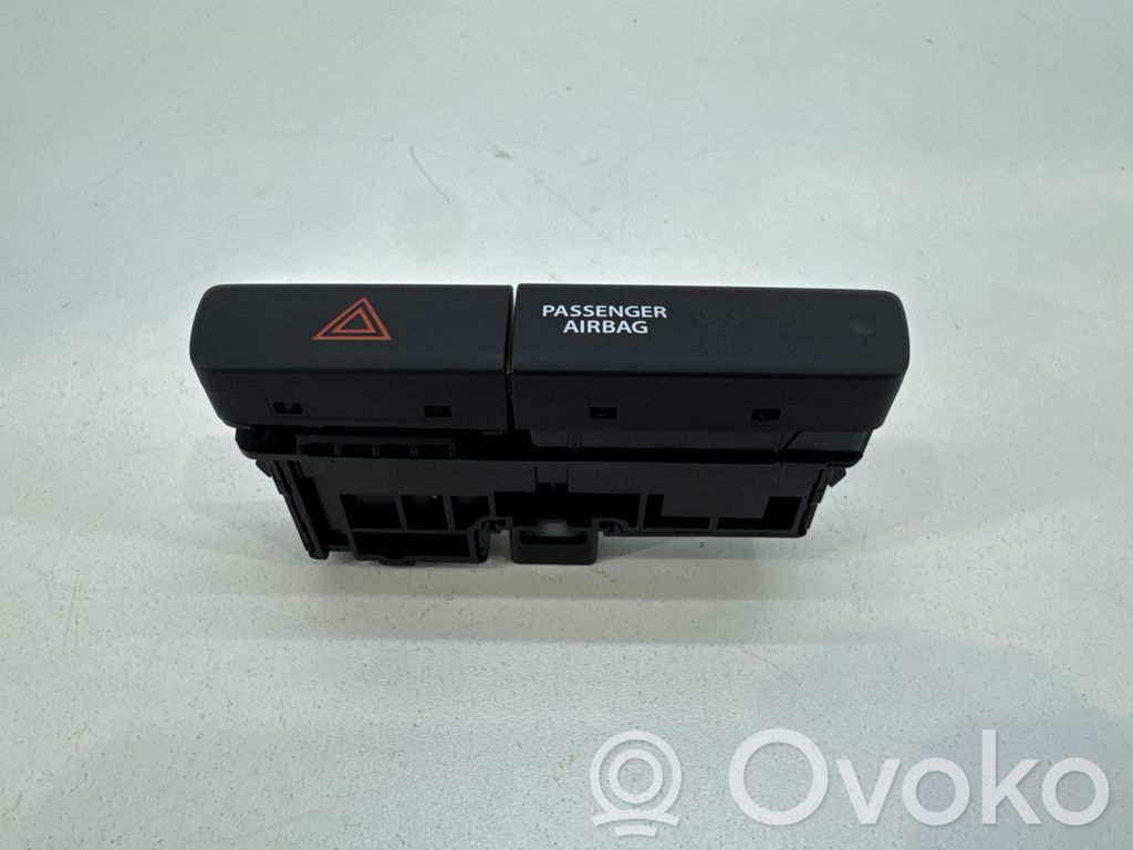 Hazard light switch   75K058,0582Q84
