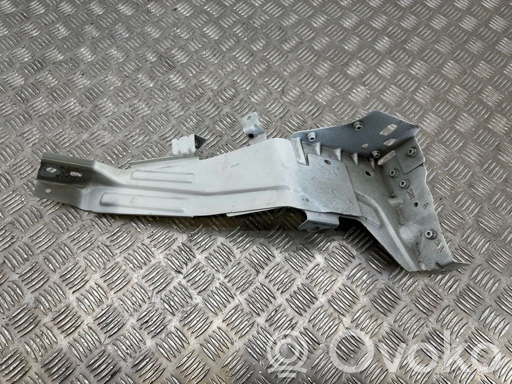 Volvo XC40 Supporto di montaggio del parafango 