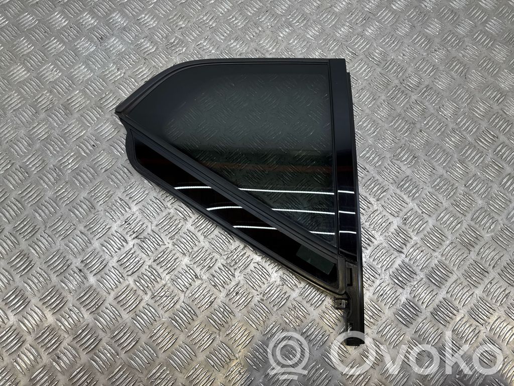 Volvo XC40 Ventanilla de ventilación de la puerta trasera 