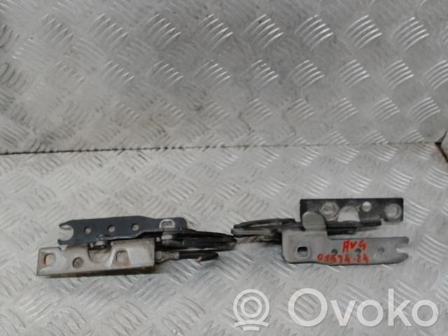 BMW 7 E65 E66 Dzinēja pārsega eņģe (-es) 