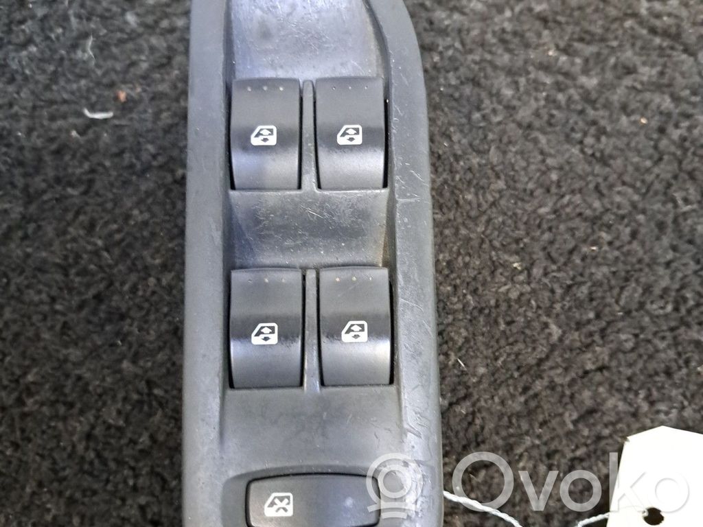 Electric window control switch   7701208404