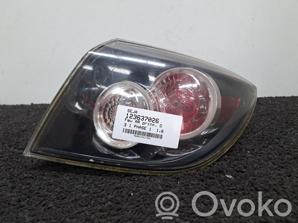 Rear/tail lights   BR5S51170D