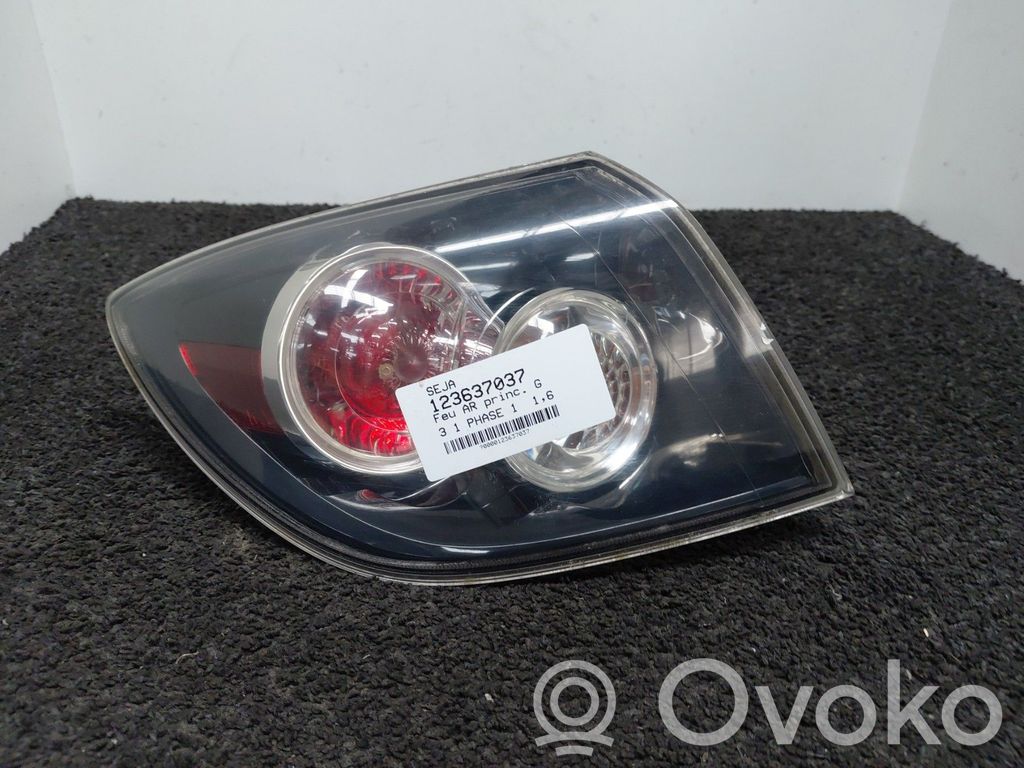 Rear/tail lights   BR5S51180D
