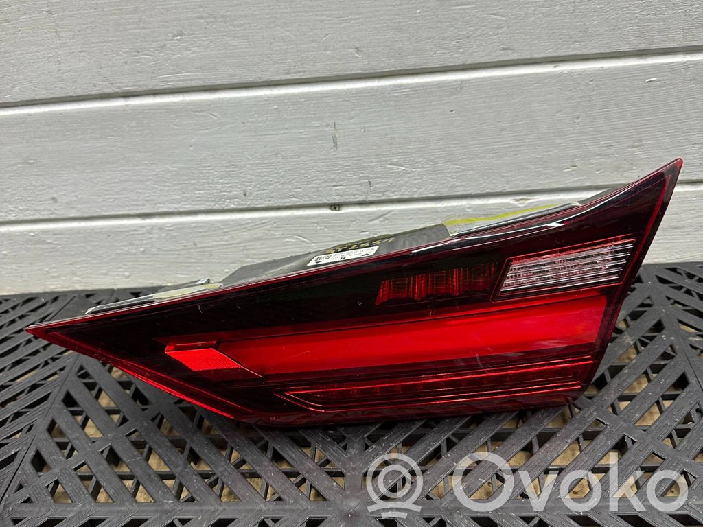 BMW 1 F40 Lampă spate în capacul portbagajului 