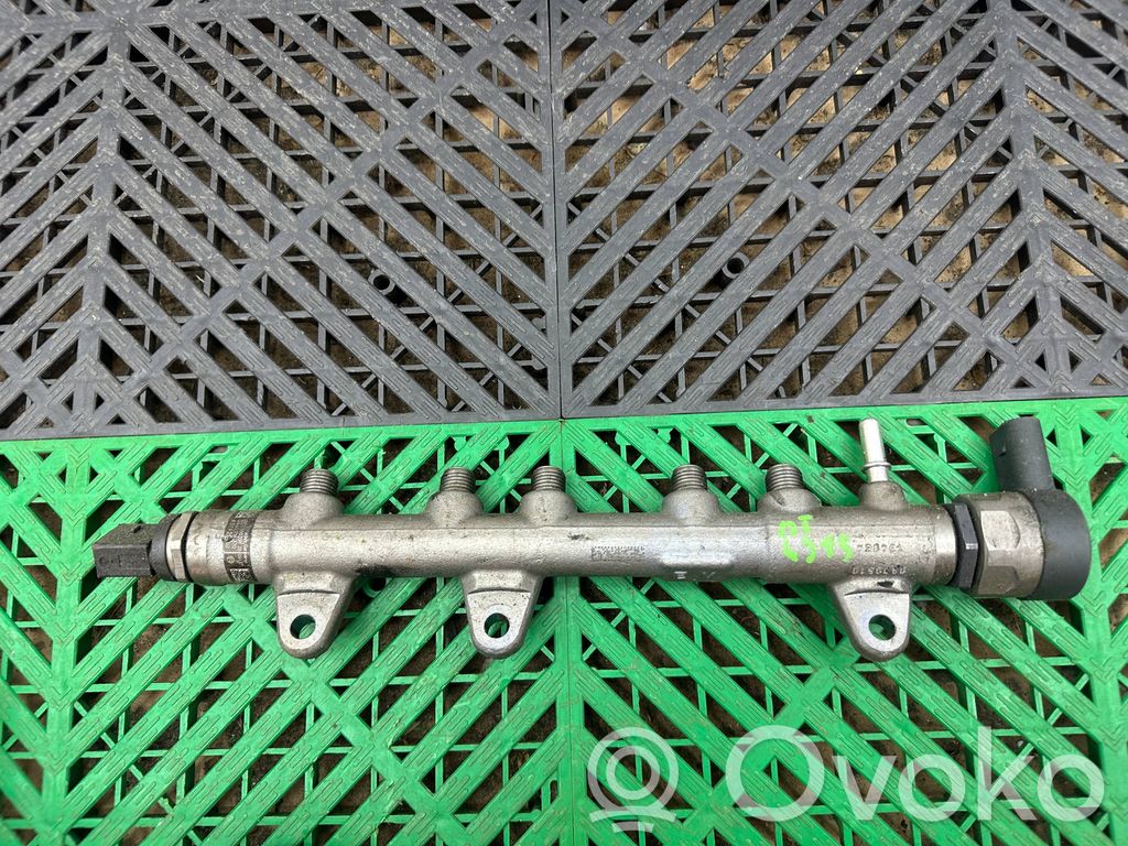 BMW 5 G30 G31 G38 Listwa wtryskowa 