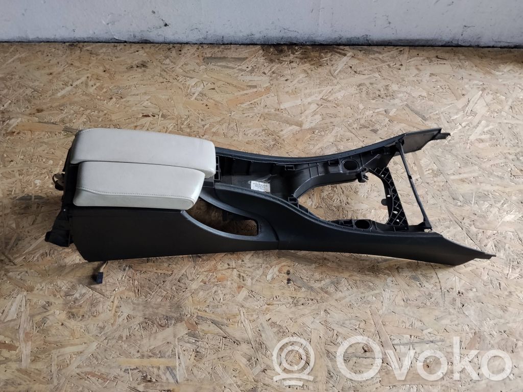 Armrest   116233122