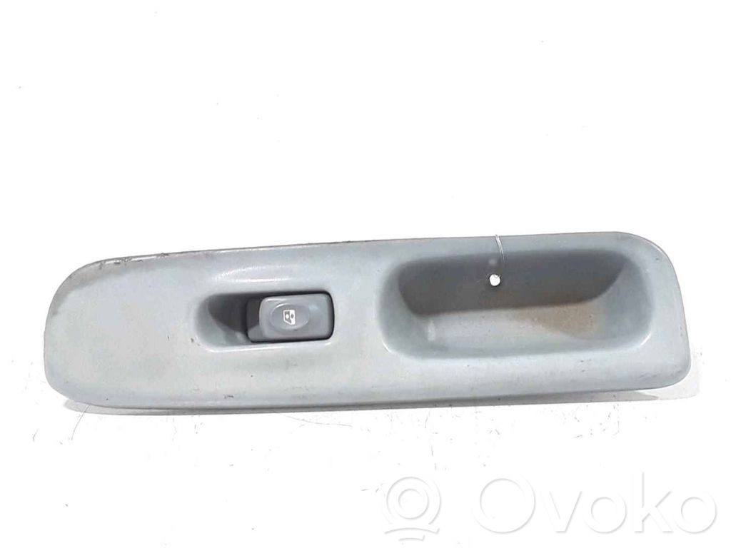 Renault Twingo I Electric window control switch 