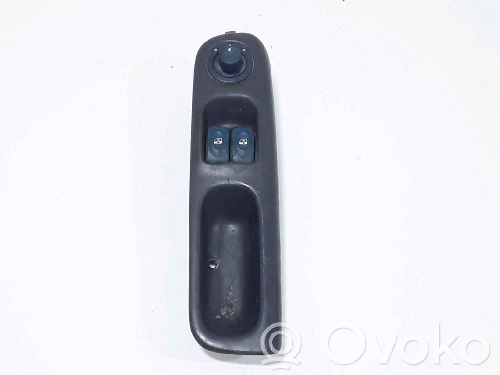 Renault Twingo I Electric window control switch 