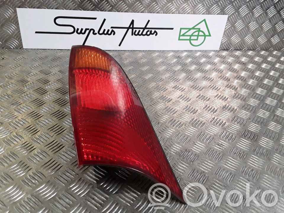 Ford Focus Luz trasera/de freno 