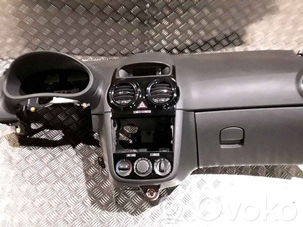 Opel Corsa D Panelis 