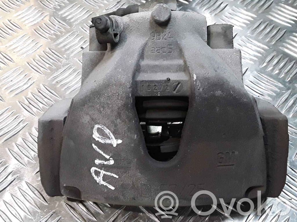 Opel Astra F Zacisk hamulcowy przedni 