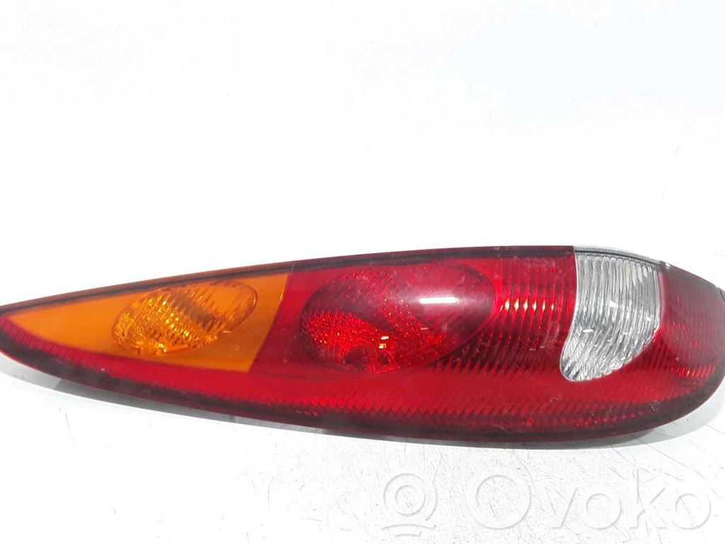 Nissan Almera Tino Galinis žibintas kėbule 