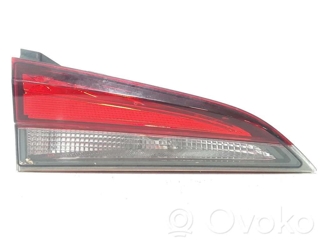 Skoda Kamiq Lampă spate în capacul portbagajului 