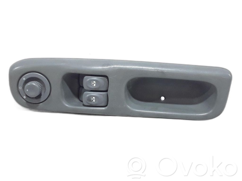 Renault Twingo I Electric window control switch 