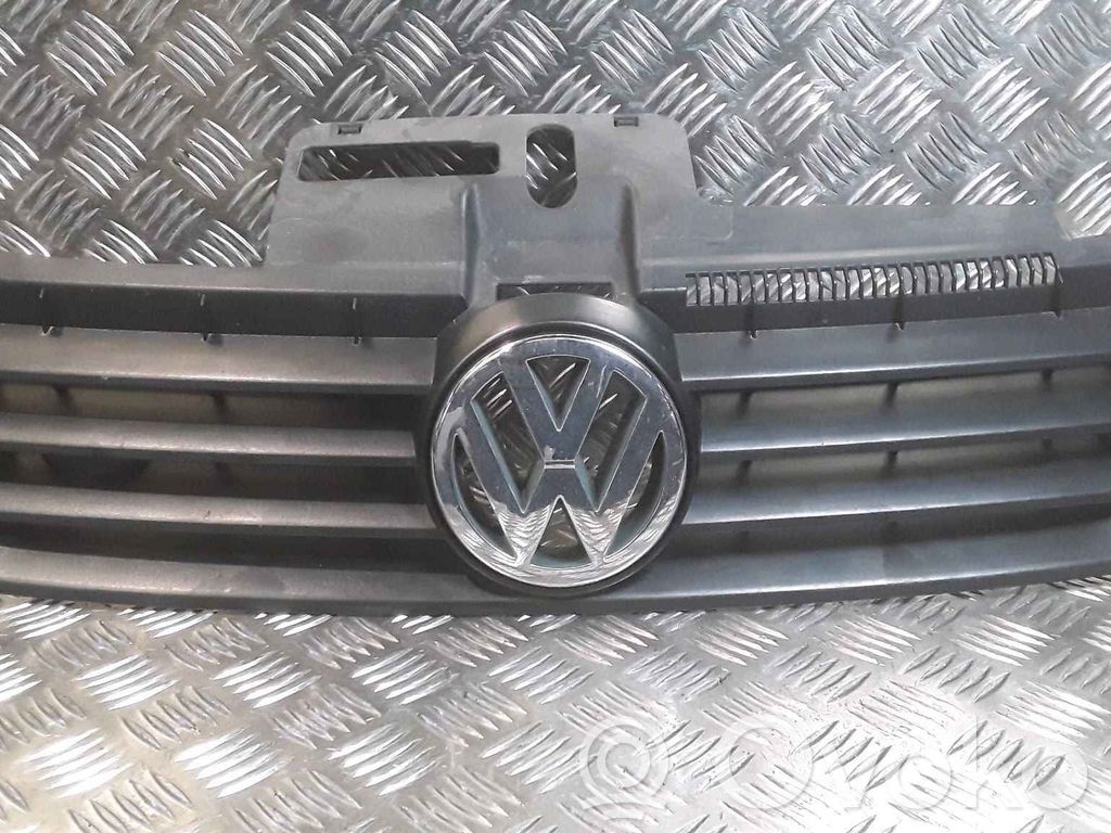 Volkswagen Polo IV 9N3 Maskownica / Grill / Atrapa górna chłodnicy 