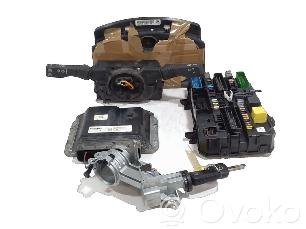 Komputer / Sterownik ECU i komplet kluczy   980539091,8980539091,20260948,36954612,VDMS13
