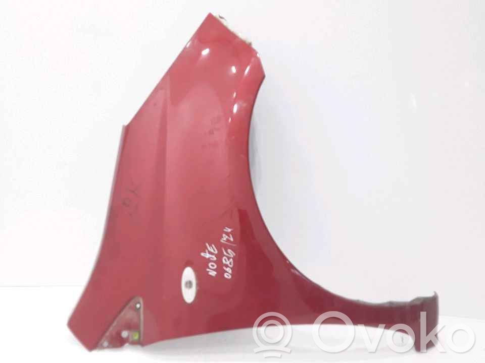 Nissan Note (E11) Błotnik przedni