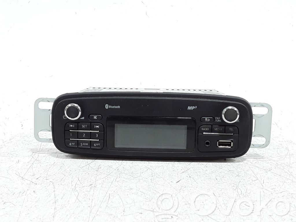 Renault Clio IV Panel / Radioodtwarzacz CD/DVD/GPS