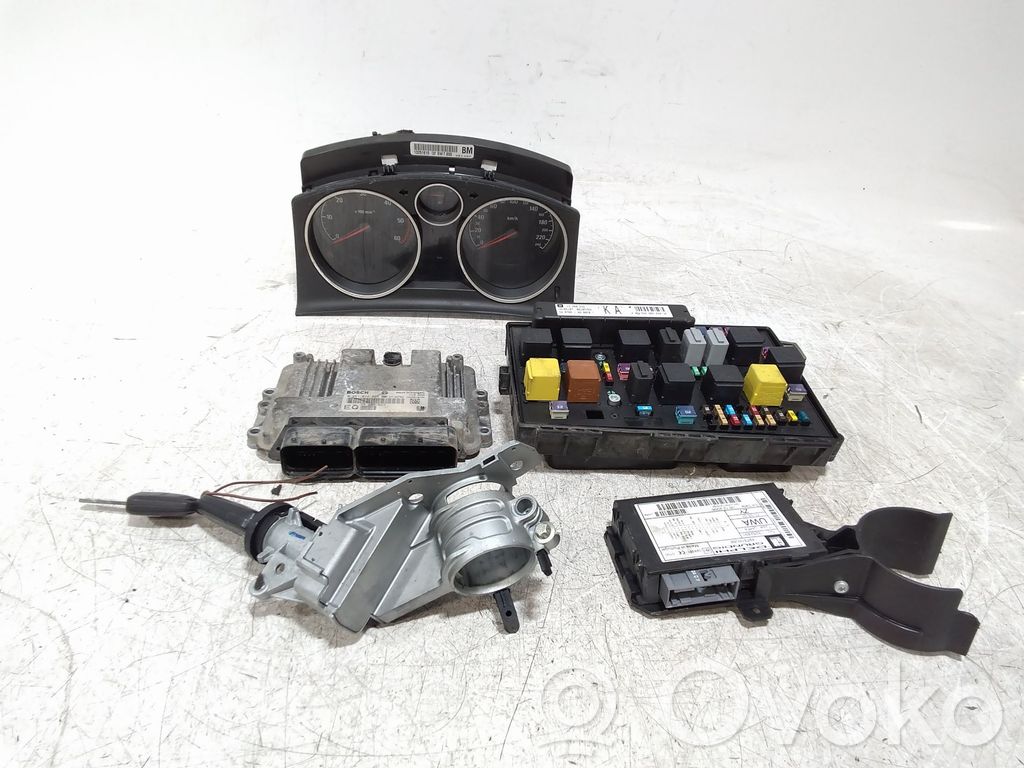 Opel Astra H Kit cu ECU motor și set închidere uși 