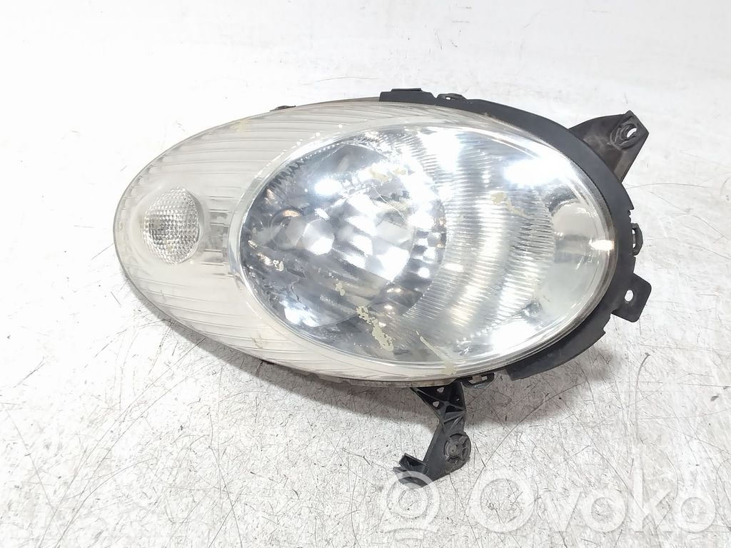 Nissan Micra Lampa przednia