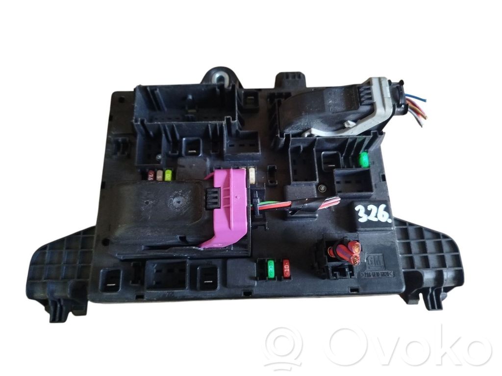 Opel Astra J Módulo de fusible 