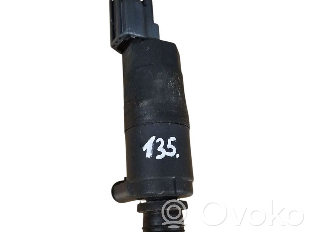 Volvo C30 Windscreen/windshield washer pump 