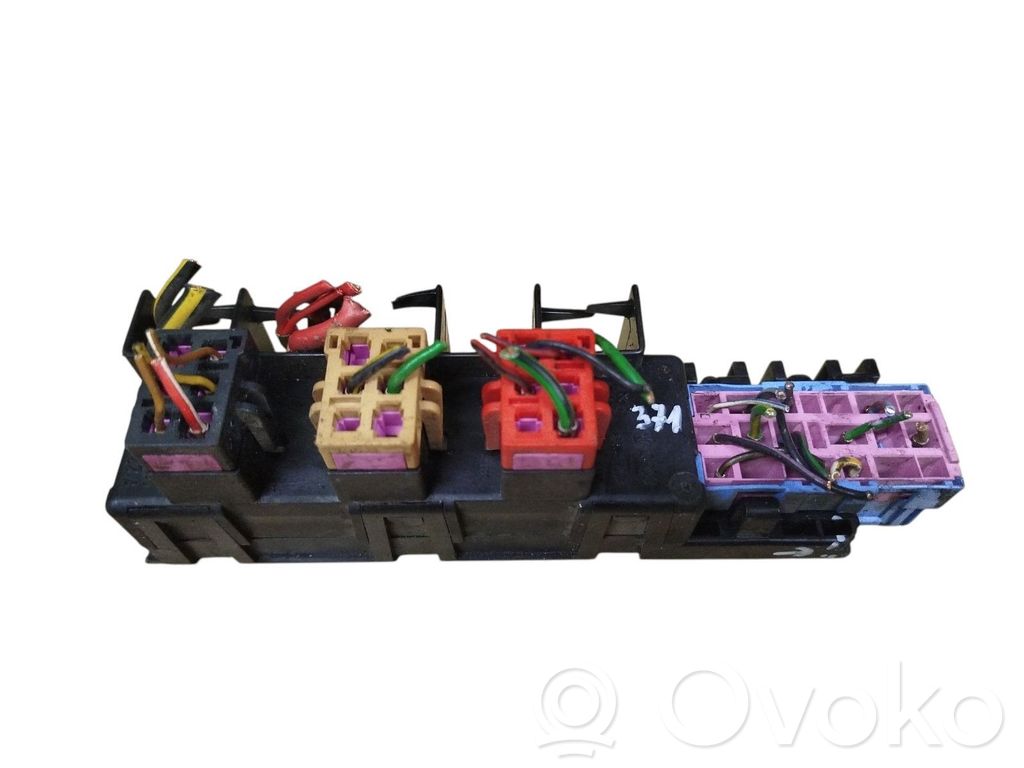 Volkswagen PASSAT B5 Fuse box set 