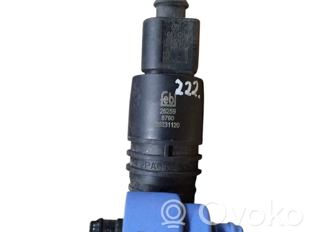 Audi A4 S4 B5 8D Windscreen/windshield washer pump 