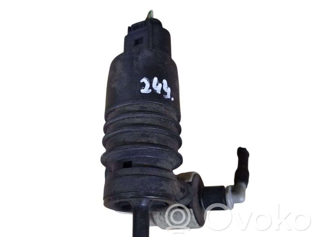 Volkswagen Touran I Windscreen/windshield washer pump 