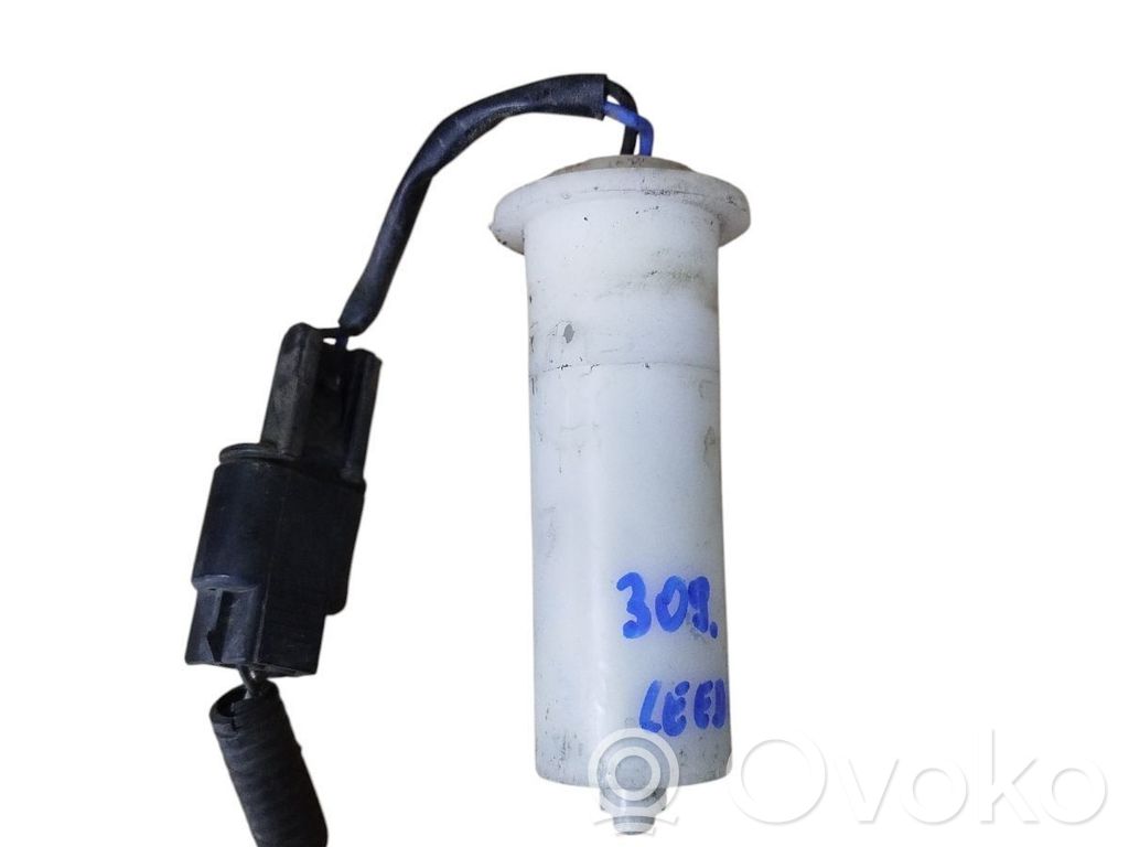 Windshield washer fluid level sensor