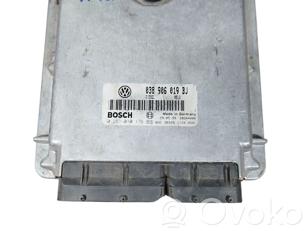 Volkswagen PASSAT B5 Engine control unit/module 