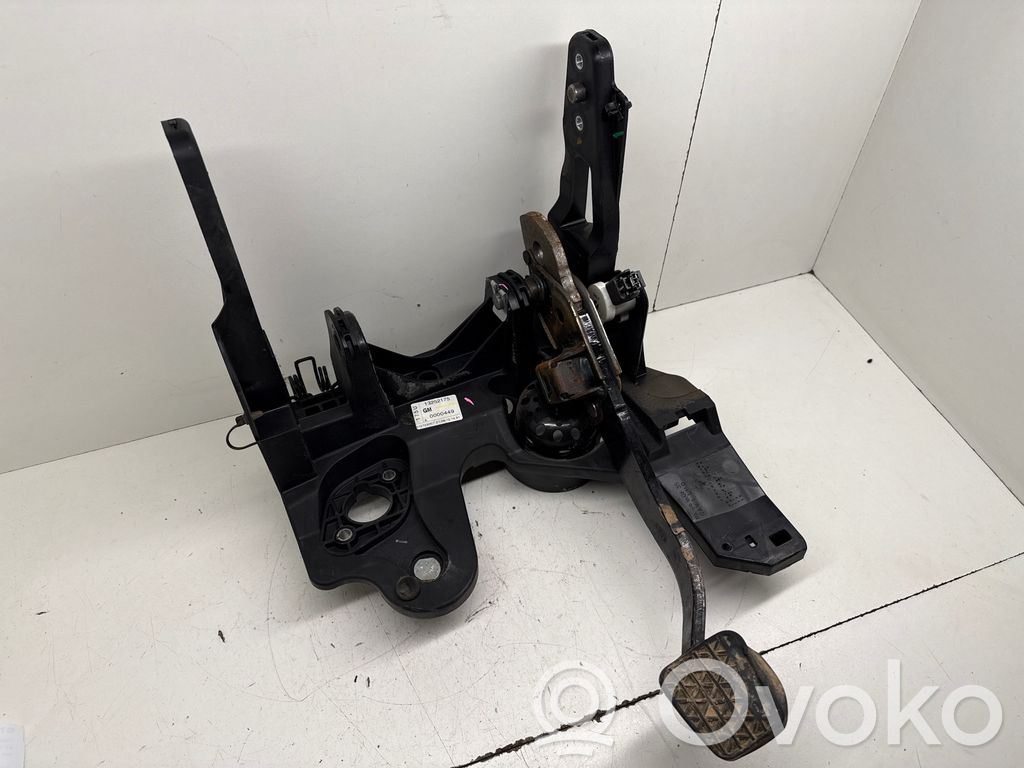 Opel Astra J Pedały / Komplet 